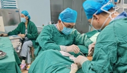 渝哈情深援疆路 仁心仁术护安康——记市七院烧伤科廖秀成主任赴哈密开展医疗支援事迹