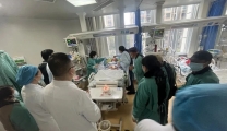 ICU里的“秘密”生日惊喜：爱，能穿越一切屏障